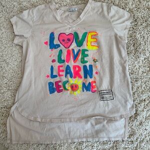 Italian Colorful Graphic Tee with Love Live Learn Become Message